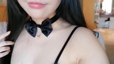 萝莉在家自慰到淫水泛滥，蜜汁狂流不停！