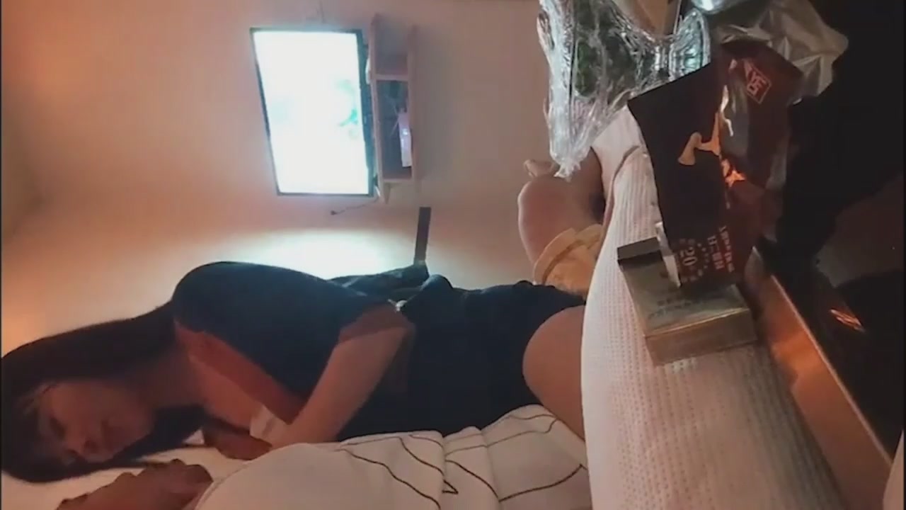 色诱极品女技师，巨乳翘臀被狂操后入，汁水狂泻内射